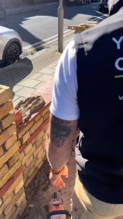 Rowlock course…the process…

Reclaimed handmade London stock bricks for a front garden brick wall going up in Putney, London.

Your garden. Our passion. 
.
.
.
#bricklaying #brickwall #frontwall #gardenwall #landscaping #putney #londongarden